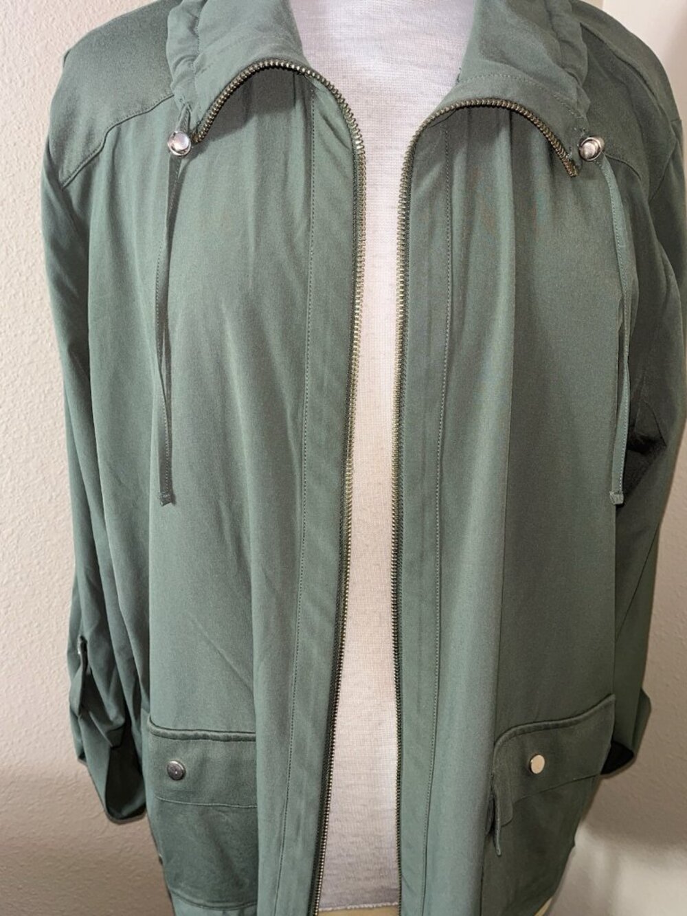 CHICO'S Satin Light Jacket Women Sz 16 Sage Green Gold Classic Chic Quiet Luxury